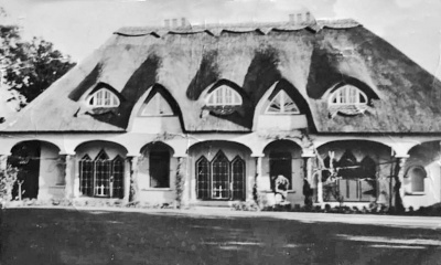 The former building now replaced by Manor Close