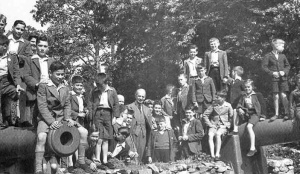 A group of pupils from St Martin's School visits in 1946