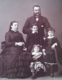 A family photograph from 1885 by Ernest Baudoux