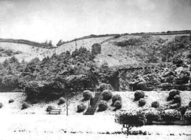 An Albert Smith photograph of Horseshoe Quarry in the snow